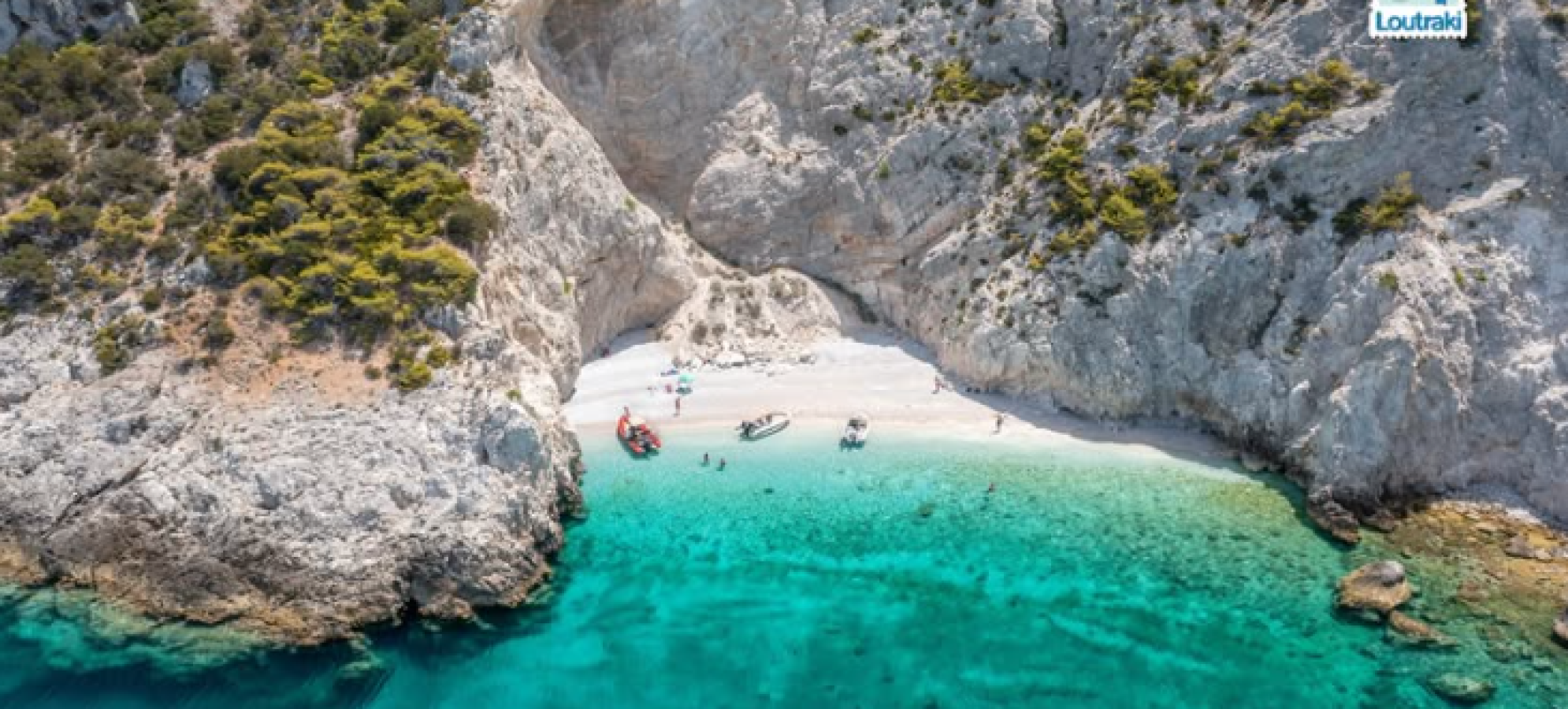 Λεύκη – Παραλία Παραθύριζα: Ο κρυμμένος παράκτιος θησαυρός του Λουτρακίου που προσφέρεται μόνο για εξερεύνηση με σκάφος